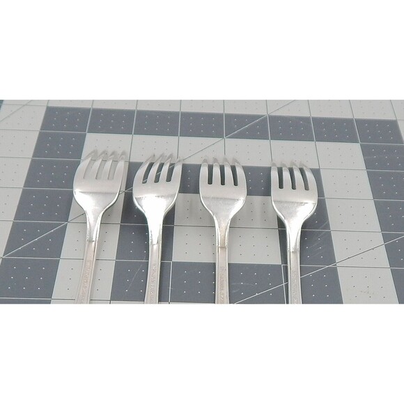 International Silverplate Waverly Dinner Place Forks 7-1/4 Inch Set of 4 - Picture 4 of 15